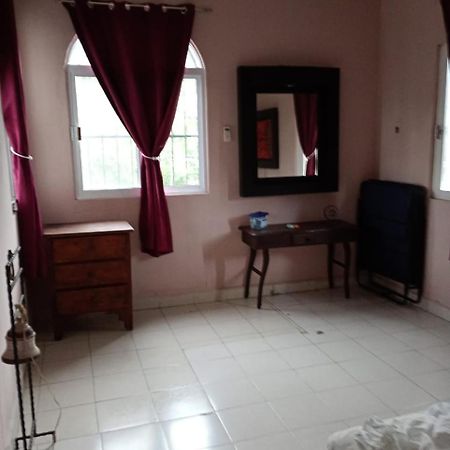 En Planta Alta A Pie De Avenida Apartment Cozumel Bagian luar foto