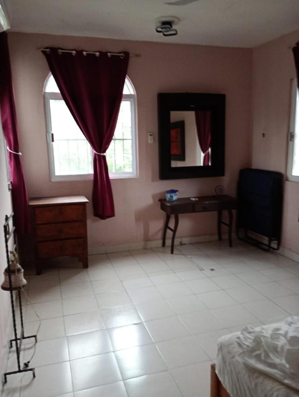 En Planta Alta A Pie De Avenida Apartment Cozumel Bagian luar foto