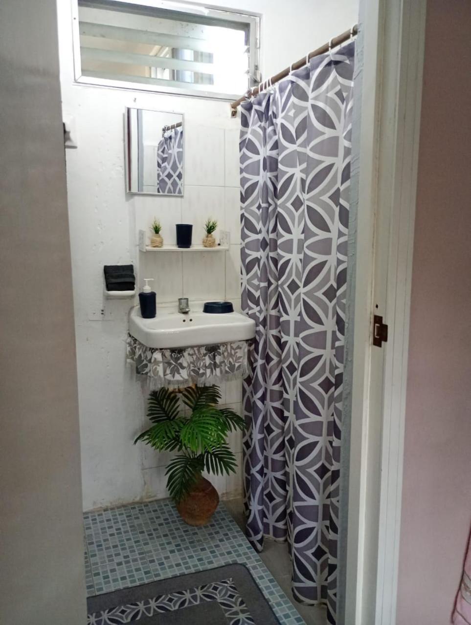 En Planta Alta A Pie De Avenida Apartment Cozumel Bagian luar foto