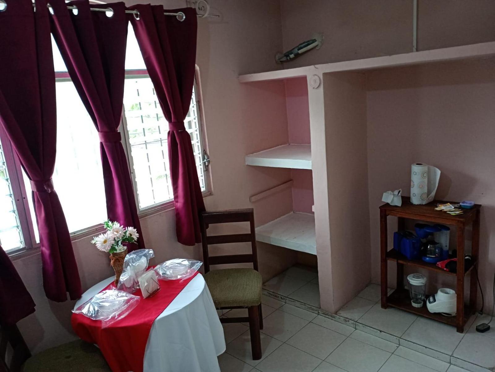 En Planta Alta A Pie De Avenida Apartment Cozumel Bagian luar foto